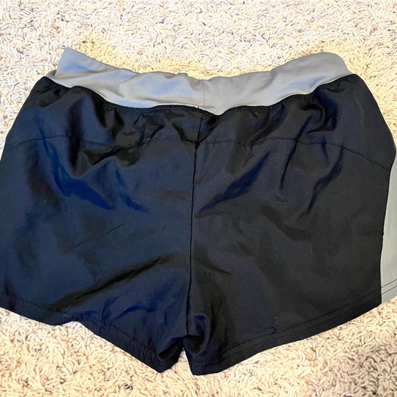Kid’s Navy workout Champion shorts in size 14-16. - Picture 2 of 3